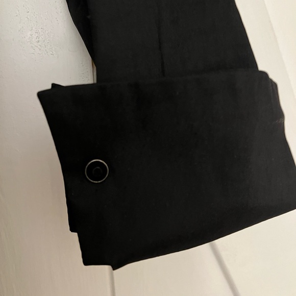 Black Taffetta Blouse
Brand: Tadashi Shoji
Size 08 - Picture 6 of 8